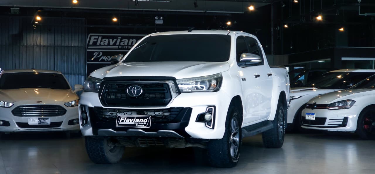 Toyota Hilux SR 2.8 Turbo Diesel 4x4 AT – 2017 | Com Kit SRX