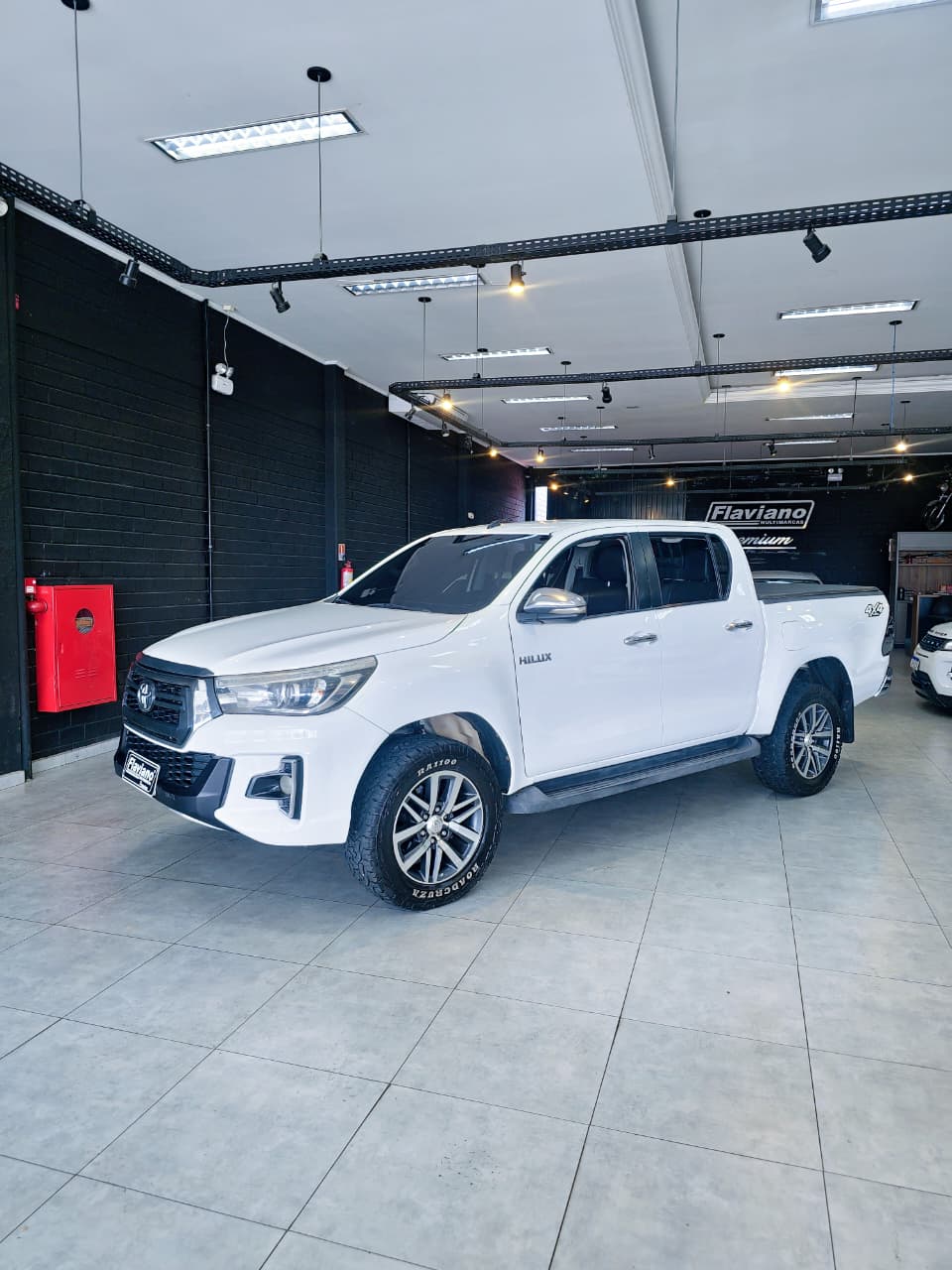 Toyota Hilux SR 2.8 Turbo Diesel 4x4 AT – 2017 | Com Kit SRX